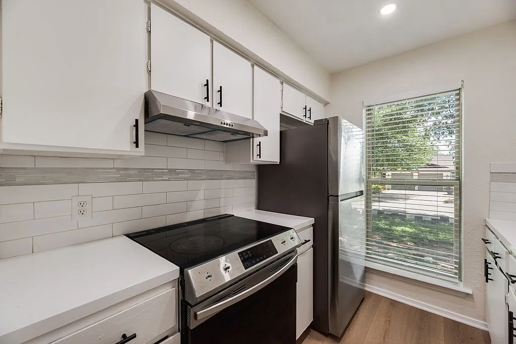 2 bed, 1188 sqft, $1,500 — Photo 2