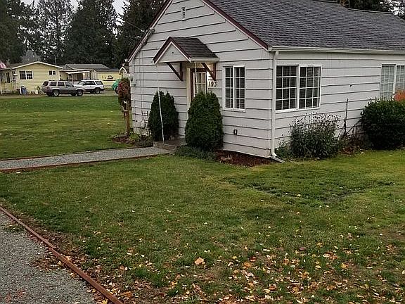 3rd image of 193 Tarragon Ave
