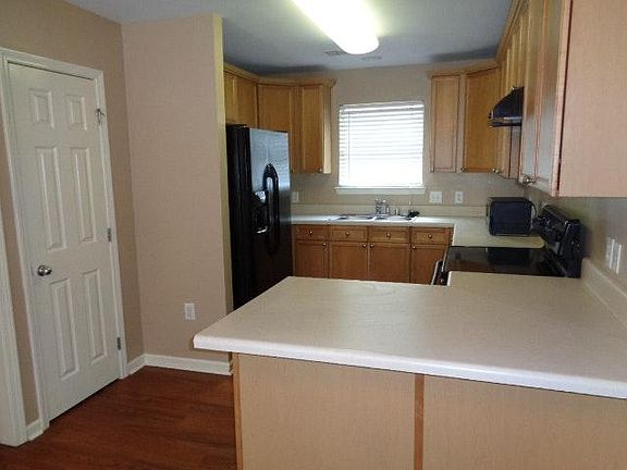 5th image of 421 Park Lake Dr