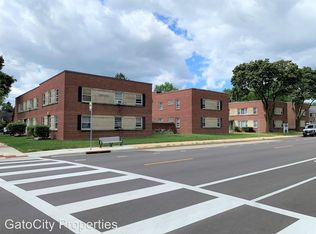 2671 N 74th St APT 01, Wauwatosa, WI 53213