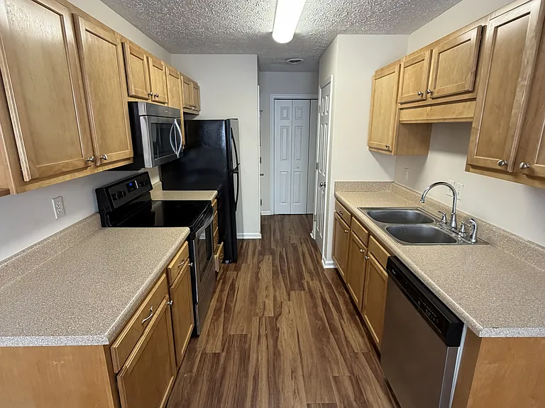 Commonwealth Senior Living at Radford — Photo 11