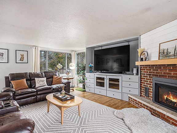 3rd image of 103 Peachtree Dr