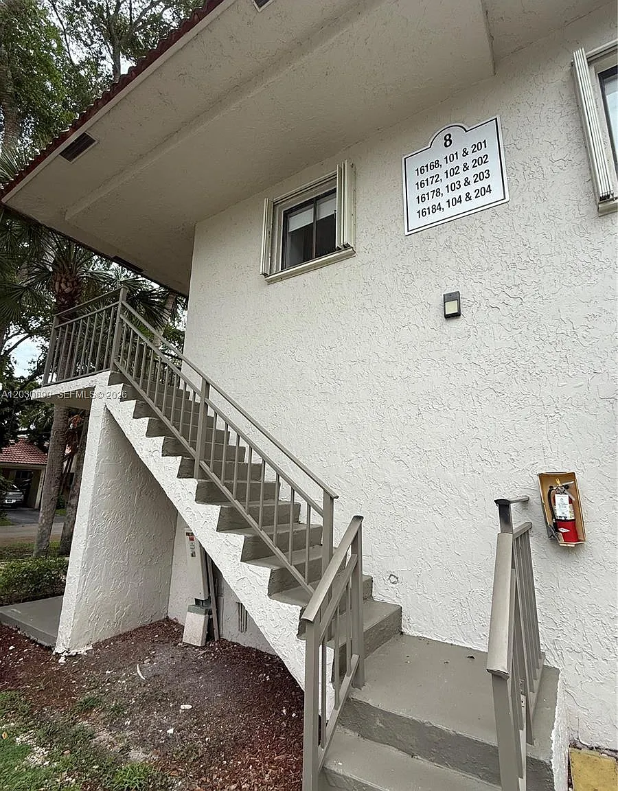 Saddle Club Garden Apts A — Photo 3