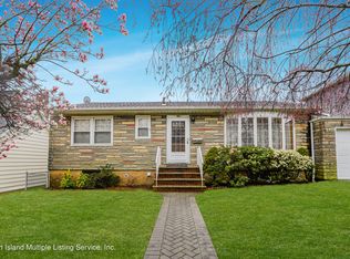 40 Champlain Ave, Staten Island, NY 10306