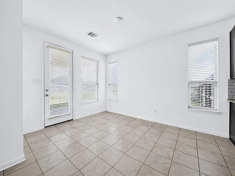 22406 Newcastle Waters Ct — Photo 7