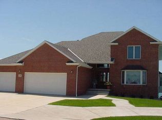 208 Ponderosa Dr, Grand Island, NE 68803