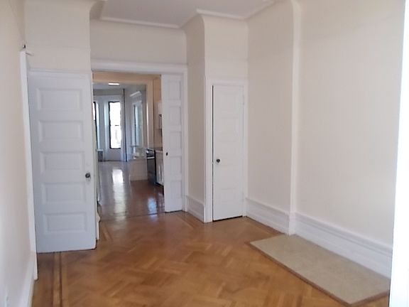 5th image of 692 Park Pl #3