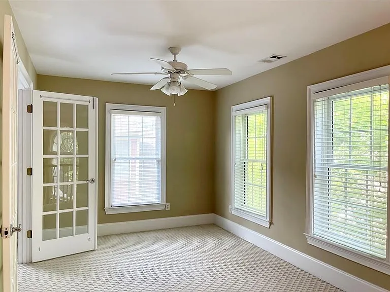 455 Wembley Cir — Photo 33