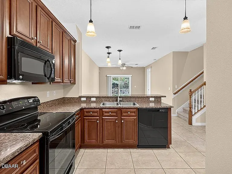 72 Amistad Dr
