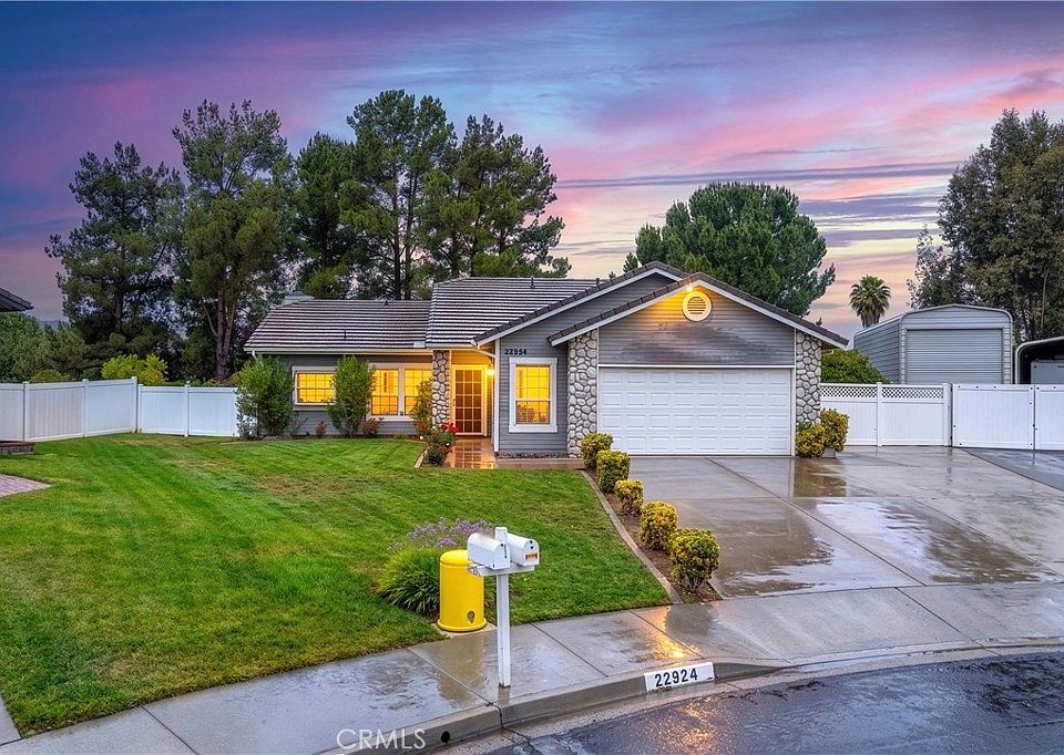 1st image of 22924 Quai Cir