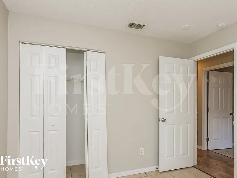 1210 E Palifox St — Photo 12