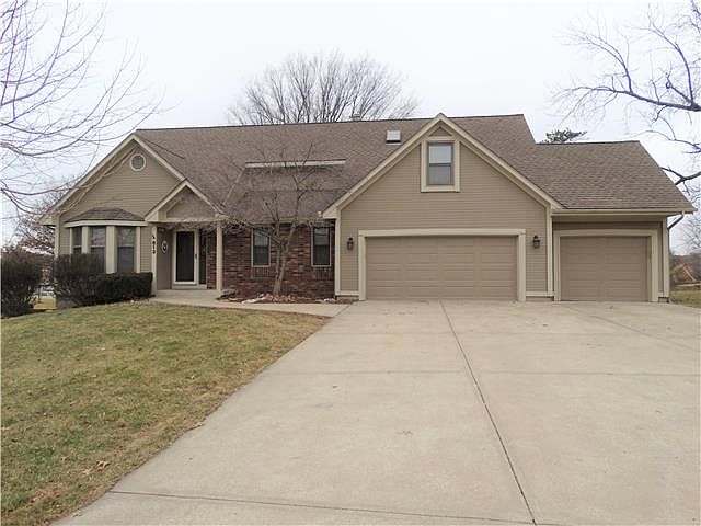 1st image of 813 NE Jamestown Ct
