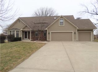 813 NE Jamestown Ct, Blue Springs, MO 64014