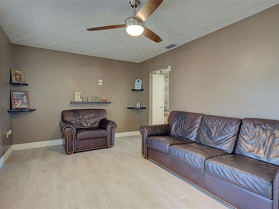 4th image of 22090 Elmira Blvd