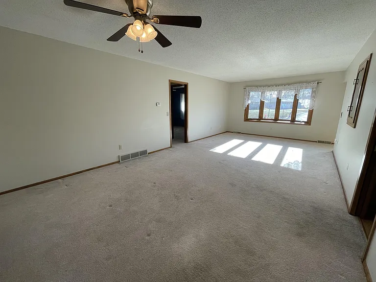 1608 Mitchell Dr — Photo 6