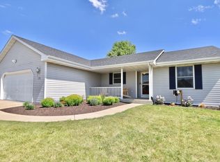 1174 Edgeview Dr, Janesville, WI 53545
