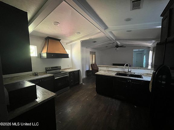5th image of 40 Lizie Ln