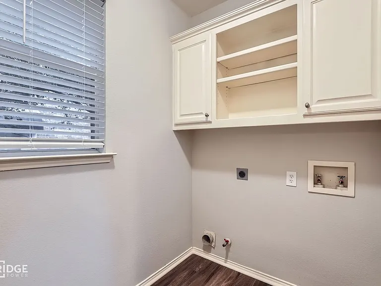 1105 Shores Blvd — Photo 23