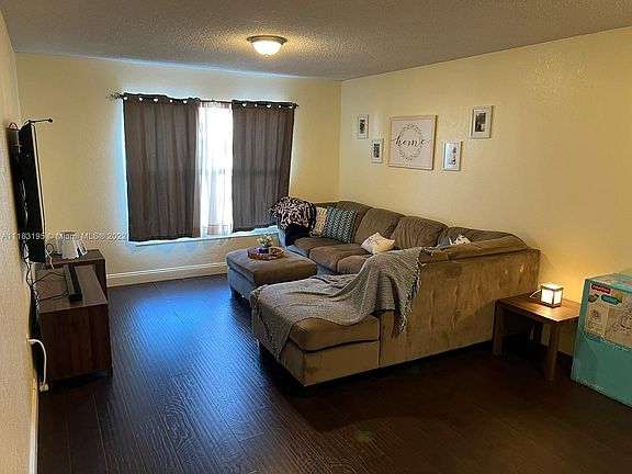 2nd image of 1555 W 44th Pl APT 253B