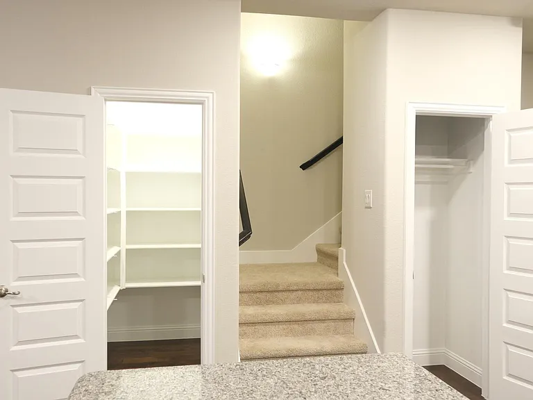 332 Blackthorne Dr — Photo 11