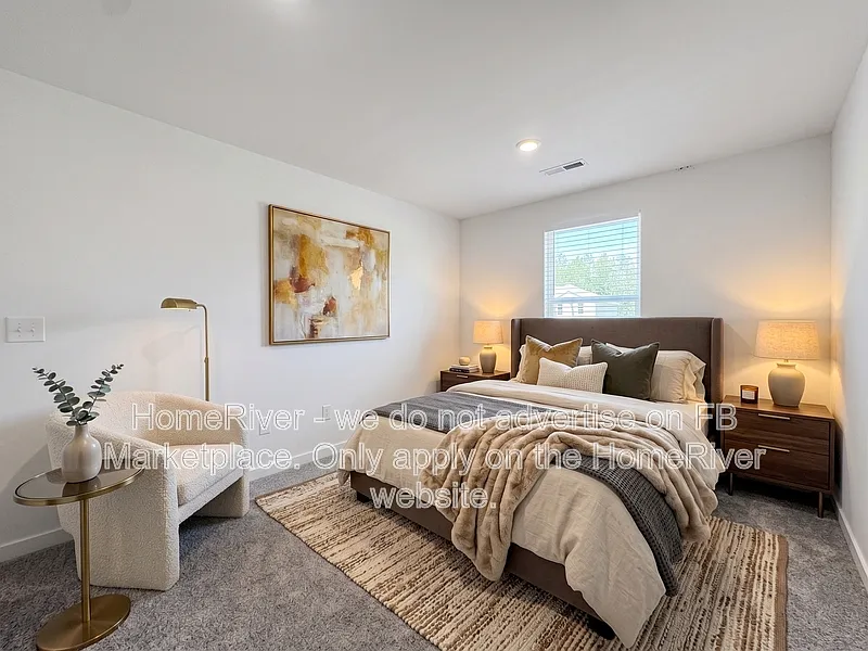 4 bed, 2.5 bath, 2376 sqft, $2,195 — Photo 4