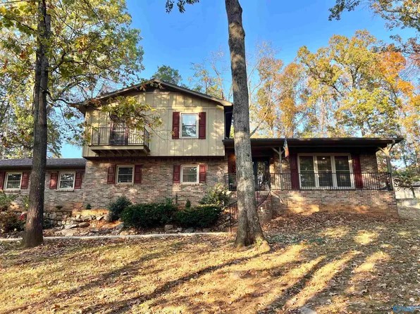 8117 Louis Dr SE, Huntsville, AL 35802