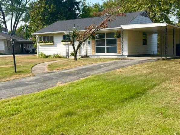 44 Edgewood Ln S, Centralia, IL 62801