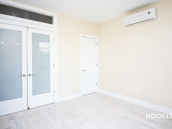 5th image of 319 Menahan St #3G