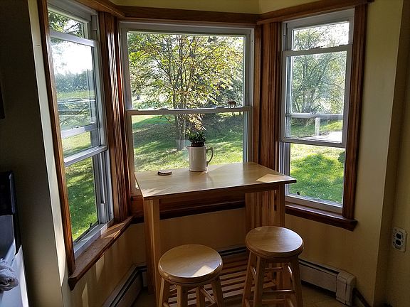 Kitchenette area overlooks lawn