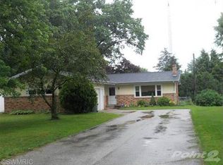 455 Montezuma Rd, Benton Harbor, MI 49022