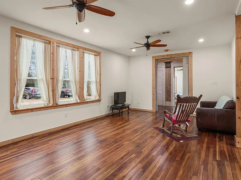 9009 Lazy Ln — Photo 9