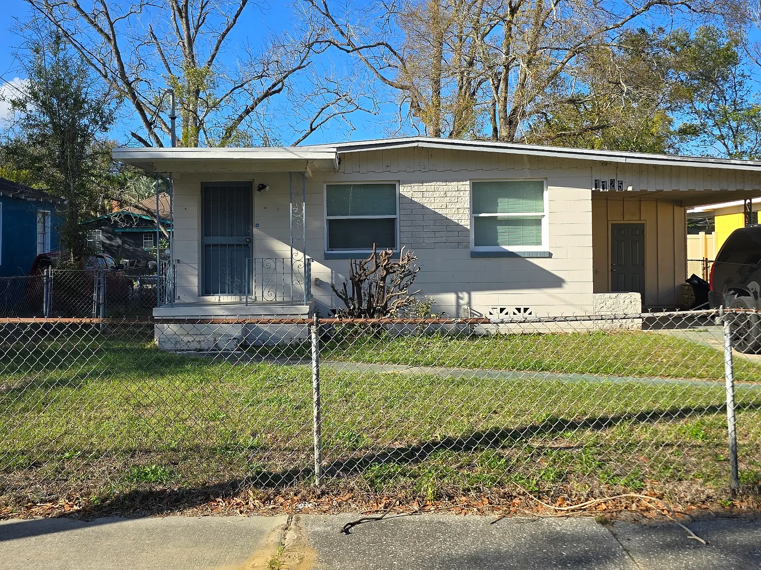 3 bed, 864 sqft, $1,200 — Photo 1