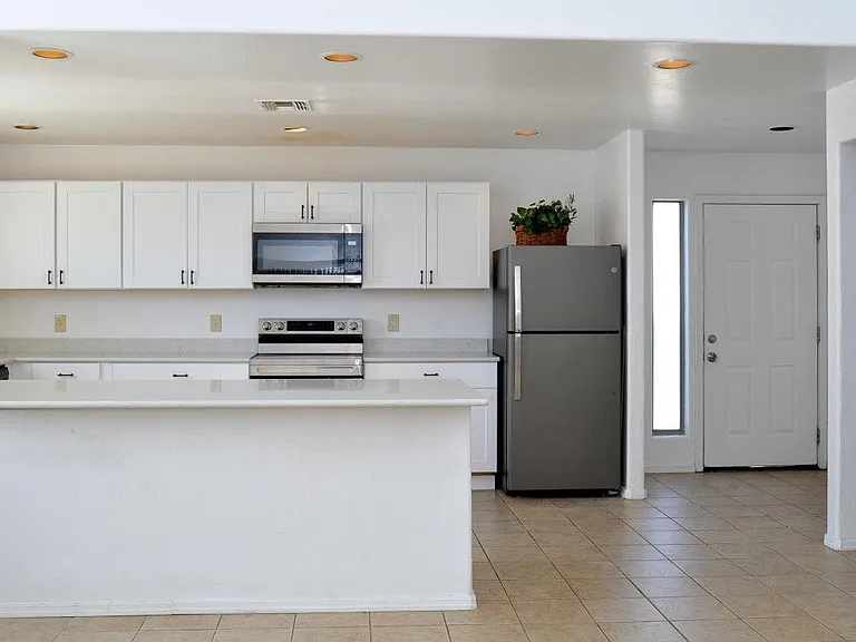 918 E Elm St #B — Photo 4