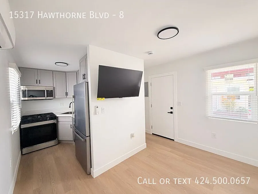 Building Photo - 15317 Hawthorne Blvd #8