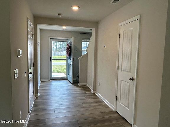 3rd image of 424 Poppleton Drive