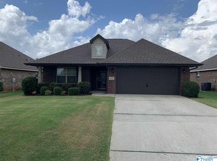 64 Weeping Willow Ln, Decatur, AL 35603