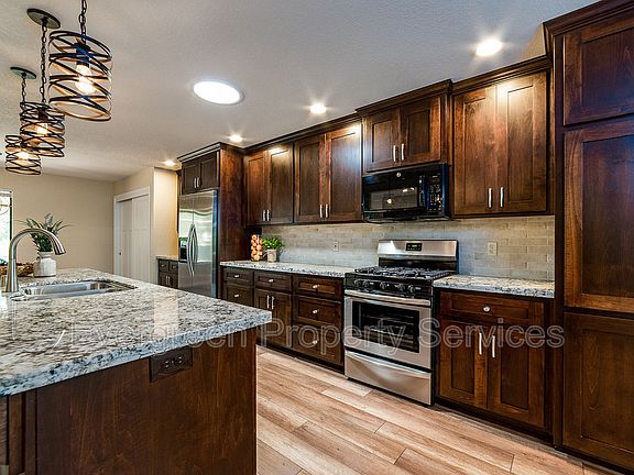 5th image of 2749 Sandhurst Dr