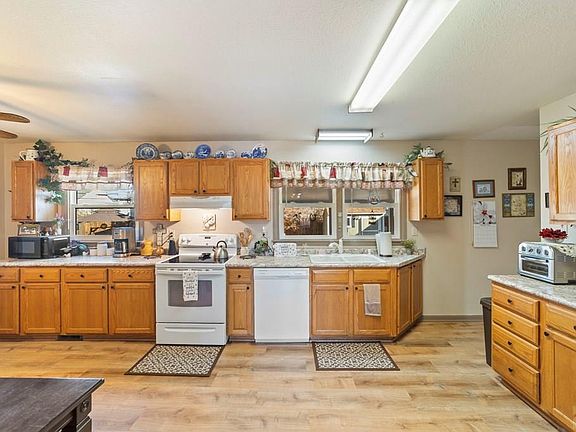 5th image of 1614 Horseshoe Dr