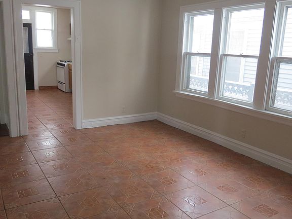 4th image of 1014 Hickory St