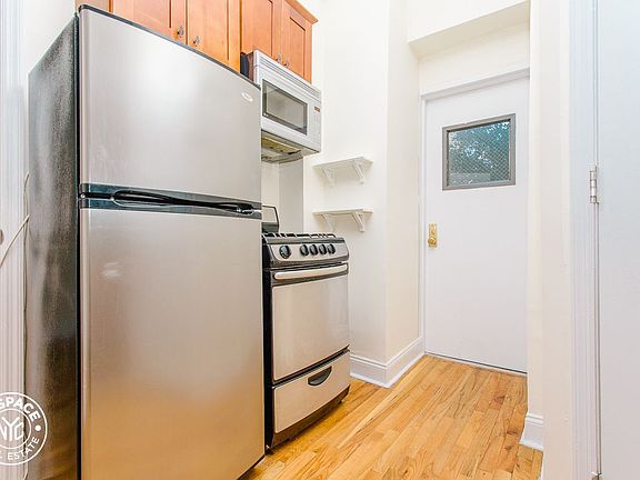 5th image of 709 Dekalb Ave APT 4A