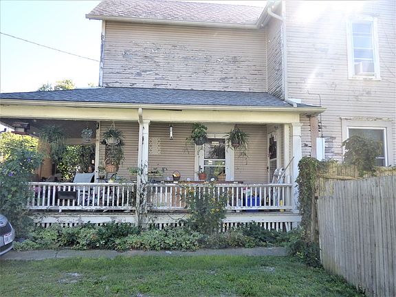 4th image of 377 Pearl St