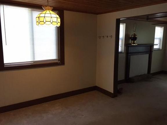 5th image of 713 W Main St