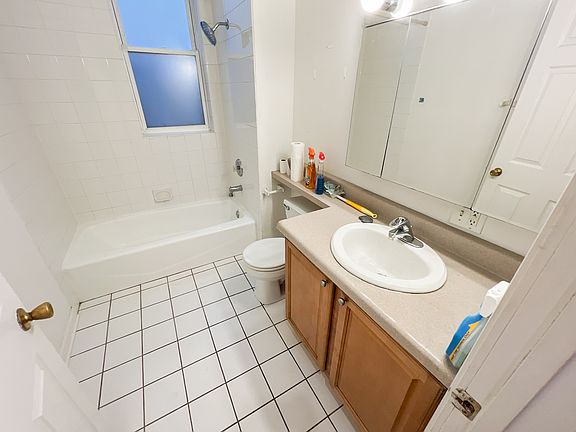4th image of 2450 1/2 N Southport Ave #301