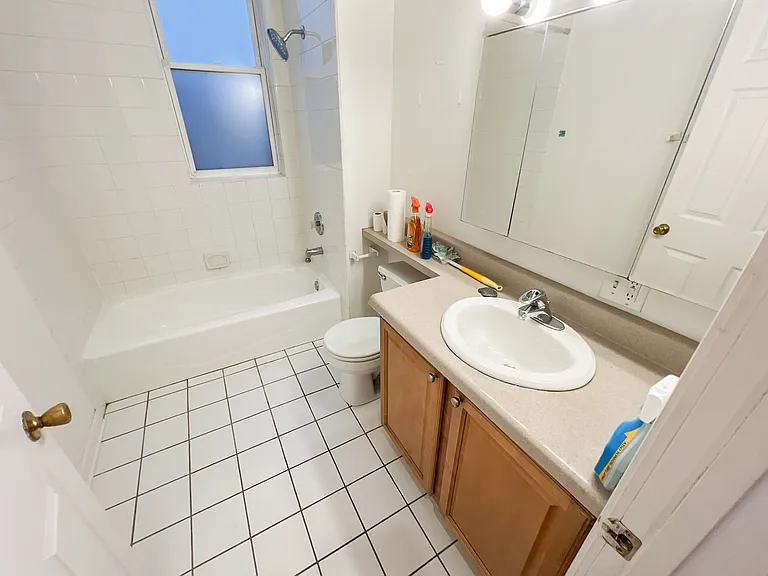 2450 1/2 N Southport Ave #301 — Photo 4