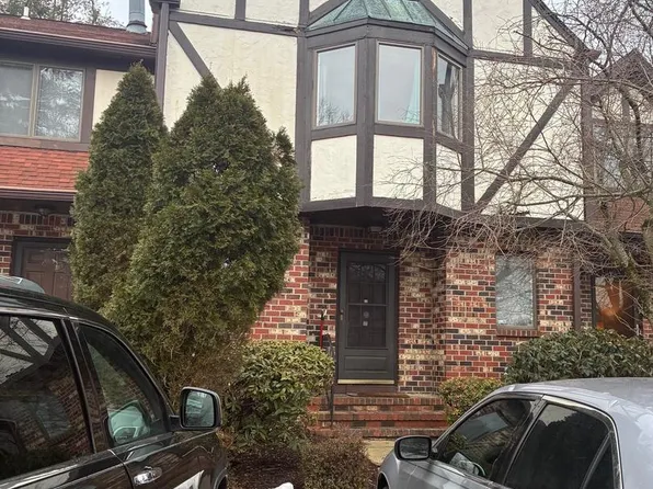 5 Tudor Ct, Ewing, NJ 08628