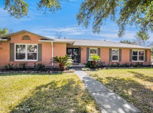 202 Five Oaks Dr, San Antonio, TX 78209