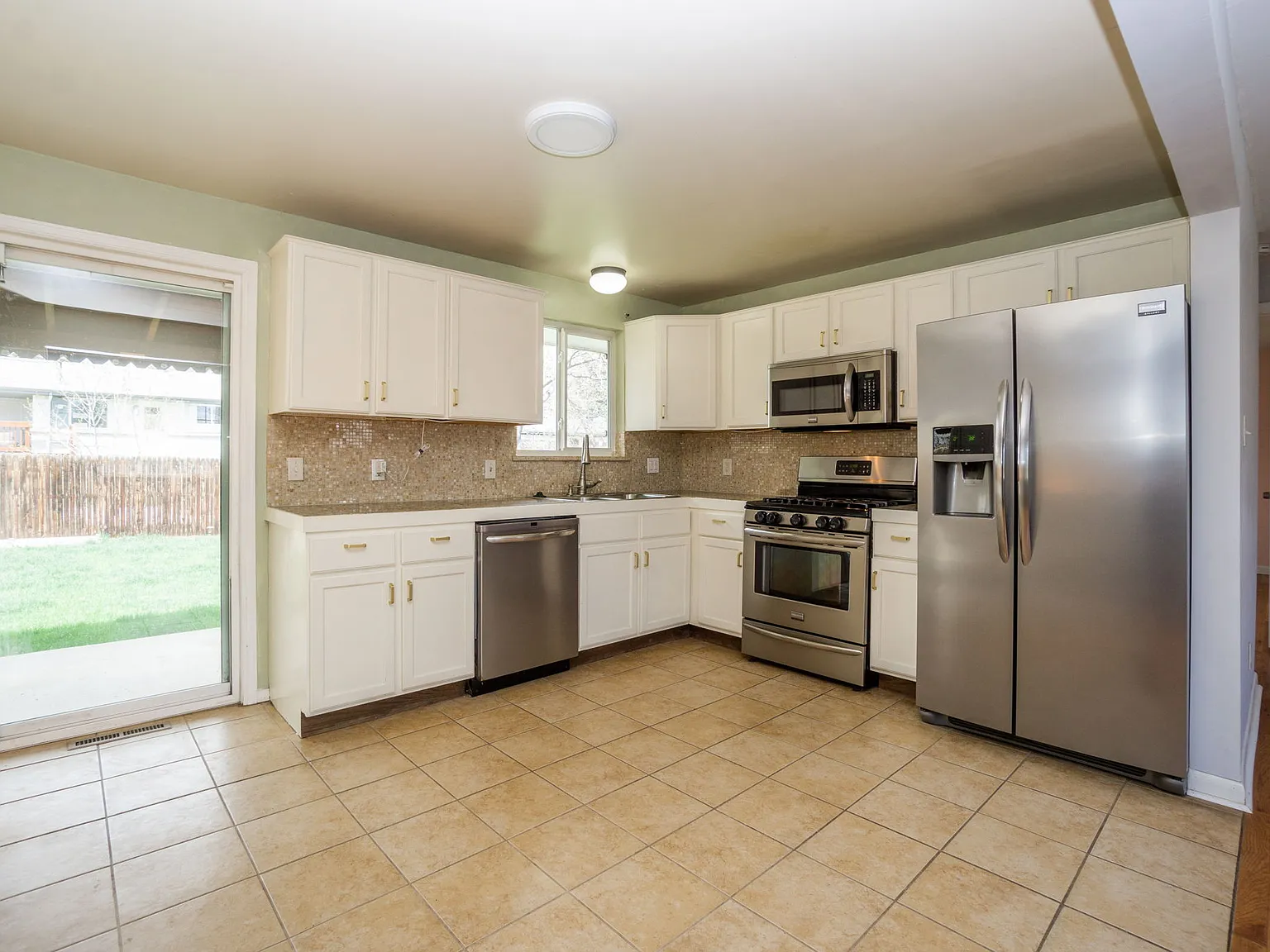 4 bed, 1750 sqft, $3,200 — Photo 2