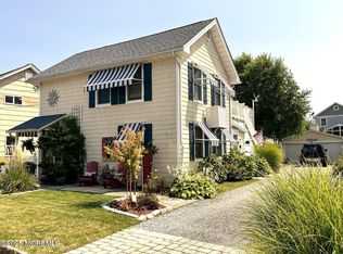 14 Cook St, Monmouth Beach, NJ 07750