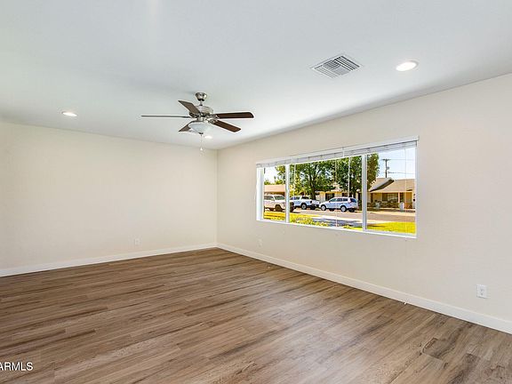 4th image of 5002 E Mitchell Dr
