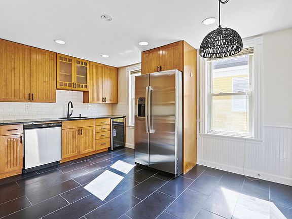 5th image of 30 Tuttle St #2